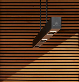 BEEM Heiz- und Lichtsystem bei Schreinerei Maier vor moderner Holzlamellenwand